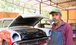 1955 model klasik otomobile ahırda restore(Galeri)