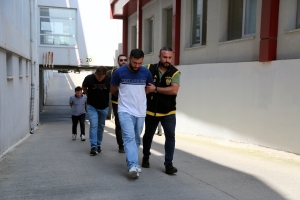 6 kişinin yaralandığı silahlı kavga, çocukların topunun otomobile çarpmasından çıkmış(Galeri)
