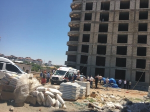 Adıyaman'da 9'uncu kattan düşen kalıp ustası hayatını kaybetti(Galeri)