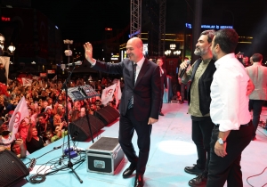 Ankara'daki vatandaşlar, 15 Temmuz'un yıl dönümünde Kızılay'da toplandı(Galeri)