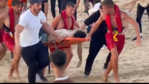 Arnavutköy'de yasağa rağmen denize giren kişi hayatını kaybetti (Galeri)