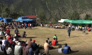 Artvin'de güreşçi rakibini bıraktı, hakemi devirdi(Galeri)