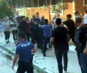 Avcılar'da ev sahibinden yangın çıkardığını öne sürdüğü kiracısına yumruk(Galeri)