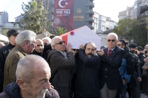 Ayla Algan alkışlarla son yolculuğuna uğurlandı(Galeri)