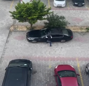 Beylikdüzü'nde tepkilere rağmen hayalet gösterge çalan şüpheliler kamerada(Galeri)