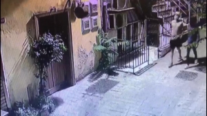 Beyoğlu'nda maske kullanan hırsız kolundaki dövme sayesinde yakalandı(Galeri)