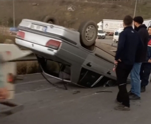 Bursa'da takla atan otomobilin sürücüsü yaralandı(Galeri)