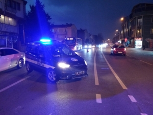 Bursa'da zabıta aracıyla çarpışan motosikletteki 2 kişi yaralandı(Galeri)