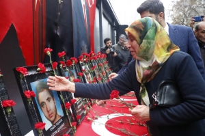 Diyarbakır'da dershane önündeki bombalı saldırıda ölenler anıldı(Galeri)