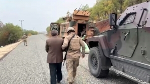 Diyarbakır'da el yapımı patlayıcı ve 204 kilo esrar ele geçirildi(Galeri)