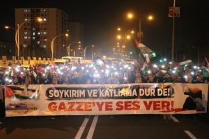 Diyarbakır’da, Gazze’de öldürülen eğitimciler ve öğrenciler için yürüyüş(Galeri)