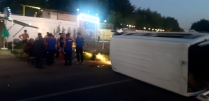Diyarbakır'da otomobil ile minibüs çarpıştı: 5 yaralı(Galeri)