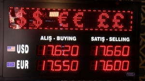 Dolar, Euro'yu geçti(Galeri)
