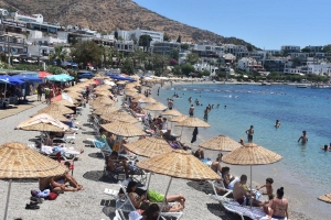 Ege'nin turizm cenneti ilçelerinde 'tatilci' bereketi(Galeri)