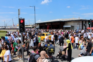 Eminönü'nde vapur sırası yoğunluğu(Galeri)
