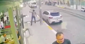 Esenyurt'ta kar maskeli saldırgan restoranı kurşunladı(Galeri)