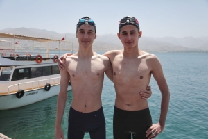 Festivalde 4 kilometre kulaç atıp, Akdamar Adası'na ulaştılar(Galeri)