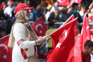 Fotoğraflar// Saraçhane'de 15 Temmuz etkinliği için toplanmalar(Galeri)