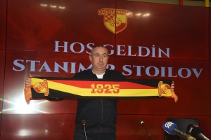 Göztepe'nin yeni teknik direktörü Stoilov: Mutluluğun yolu Süper Lig'e çıkmak(Galeri)