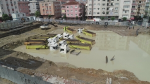 Güngören'de de 9 hafriyat kamyonu su altında kaldı(Galeri)