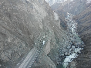 Hakkari-Van kara yolunda heyelan; kamyonetteki 3 kişi yaralandı/ Ek fotoğraflar(Galeri)