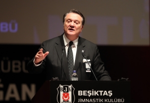 Hasan Arat: Beşiktaş taraftarı umutsuz olmasın, hep beraber ayağa kalkacağız(Galeri)