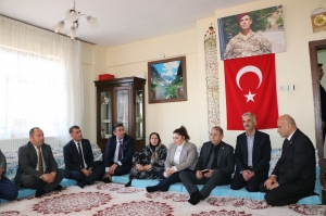 İYİ Parti  heyeti, Hakkari'de şehit ailelerini ziyaret etti(Galeri)