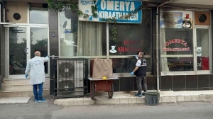 İzmir'de 5 kişinin yaralandığı silahlı kavganın yaşandığı kahvehane kundaklandı(Galeri)