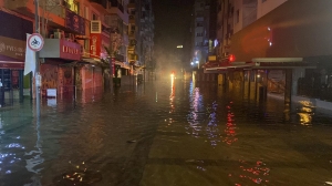 İzmir'de deniz taştı, deniz suları kaldırımla birleşti  (2)(Galeri)