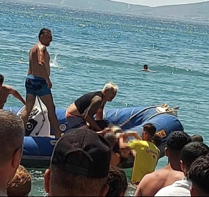 İzmir’de genç kadın denizde boğuldu(Galeri)