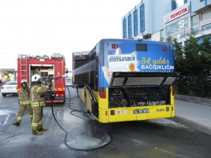 Kadıköy'de İETT otobüsünde korkutan yangın(Galeri)