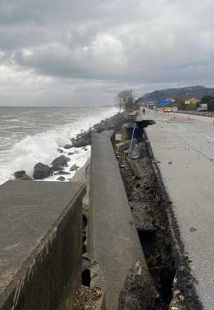 Karadeniz Sahil Yolu'nda fırtına hasarının boyutu ortaya çıktı(Galeri)