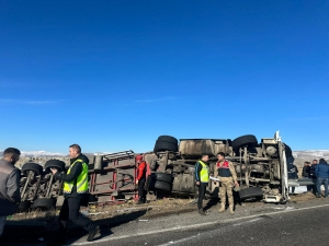 Kars'ta 2 trafik kazasında 5 yaralı(Galeri)