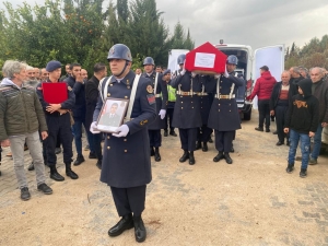 Kazara kendini vuran uzman çavuş, toprağa verildi(Galeri)