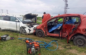 Kırklareli'de iki otomobil çarpıştı: 1 ölü, 4 yaralı(Galeri)