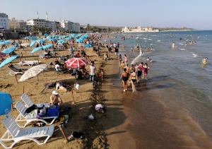 Kızkalesi'nde bayram yoğunluğu; plajlar doldu(Galeri)