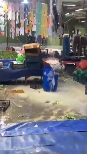  Küçükçekmece'de kapalı pazarı su bastı(Galeri)