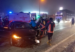 Malatya'da iki otomobil çarpıştı: 1 ölü, 5 yaralı(Galeri)