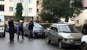 Motosikletteki kar maskeli saldırgan, otomobildekilere ateş açtı: 3 yaralı(Galeri)