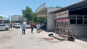 Oto lastik tamircisi, iş yerinde uğradığı silahlı saldırıda yaralandı(Galeri)