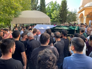  Otomobilin çarpmasıyla hayatını kaybeden skuterlı Dilara Gül son yolculuğuna uğurlandı (Galeri)