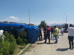 Otomobille çarpışan cip yayaların üzerin..