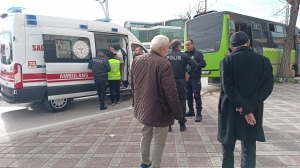 Özel halk otobüsü, durakta yolcu alan belediye otobüsüne çarptı: 6 yaralı(Galeri)