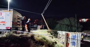 Şarampole devrilen kamyondaki anne ve oğlu hayatını kaybetti(Galeri)