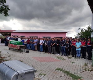 Selde hayatını kaybeden Asiye Bikmen, toprağa verildi(Galeri)