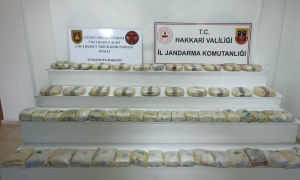 Sınır birliklerinden kaçtı, katırında 69 kilo uyuşturucu bulundu(Galeri)