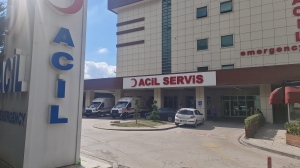 Sıra beklemek istemeyen hasta, sekreterin elini ısırdı(Galeri)