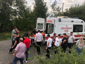 Tarım aracı devrildi: 1 ölü, 6 yaralı (Galeri)