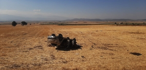 Tarlaya uçan otomobildeki 7 kişi yaralandı(Galeri)