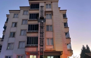 Taşıma asansörünün kapağı açılınca iki kuzen 15 metre yükseklikten düştü: 1 ölü, 1 yaralı(Galeri)